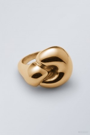 Weekday Bold Ring Golden | YDEX7178