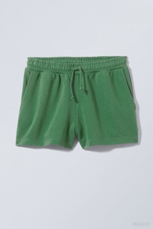 Weekday Essence Standard Sweatshorts Green | DAFY1721