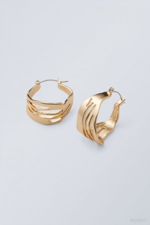 Weekday Motion Hoop Earrings Golden | XOQR3424