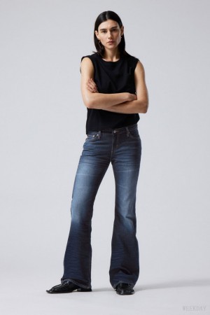 Weekday Nova Low Bootcut Wrinkle Jeans Blue | PNVV3785