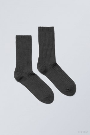 Weekday Pond Ribbed Socks Dark Grey | OWPX9546