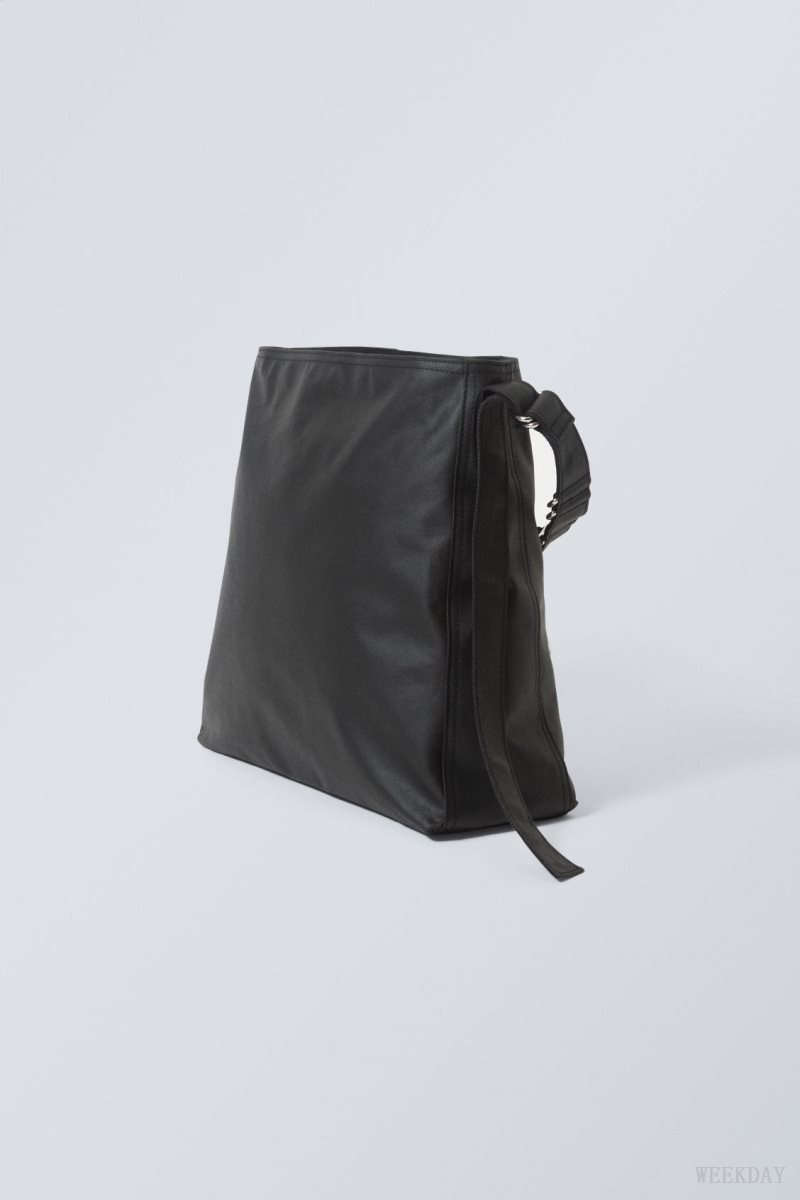 Weekday D-Ring Bag Black | XZCU3912