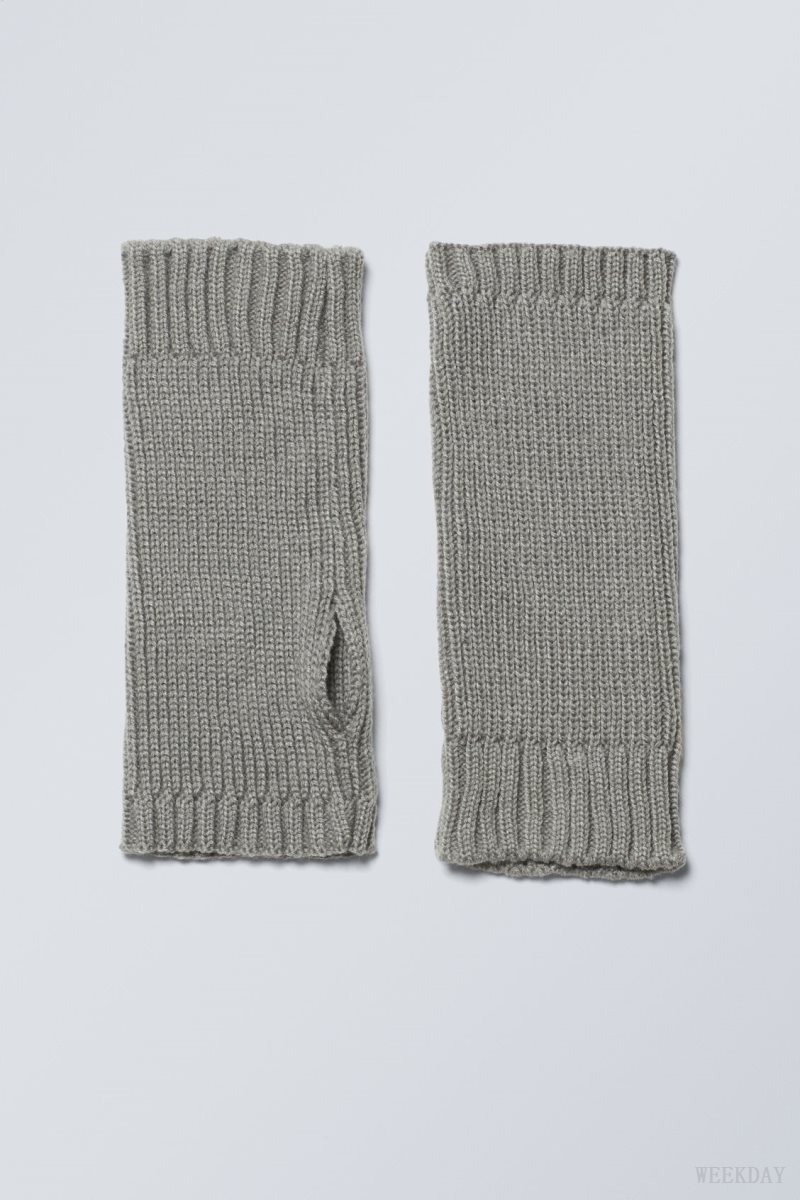 Weekday Hanna Wrist Warmer Grey | COFC2504