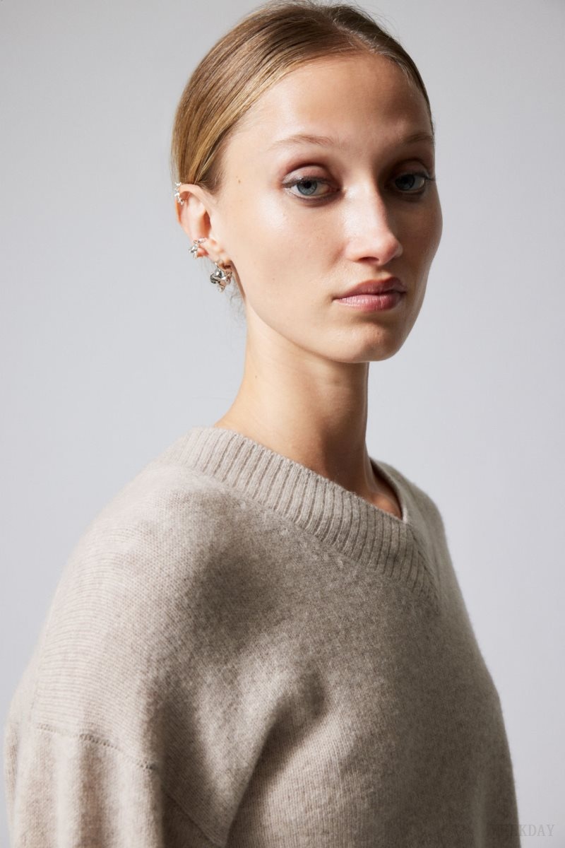 Weekday Reese V-neck Wool Sweater Light Mole | TMWA8605