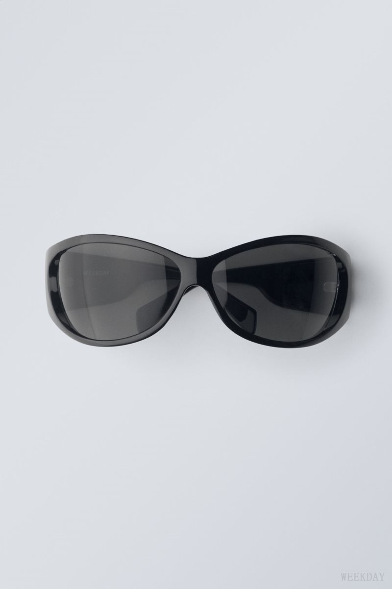 Weekday Strike Sunglasses Black | DWNM9973