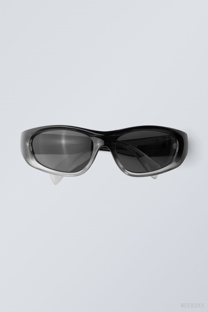 Weekday Trek Sunglasses Black | KXRI3147