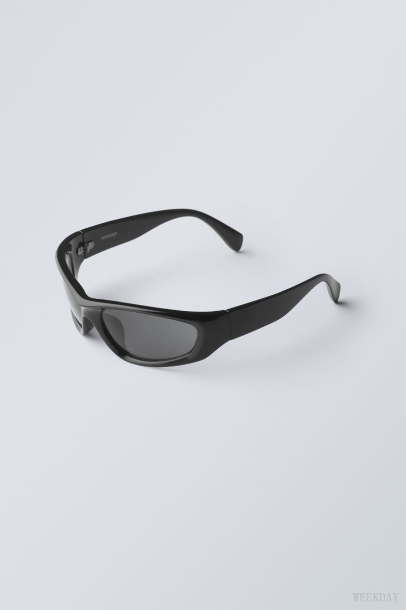 Weekday Trek Sunglasses Black | TBNK6144