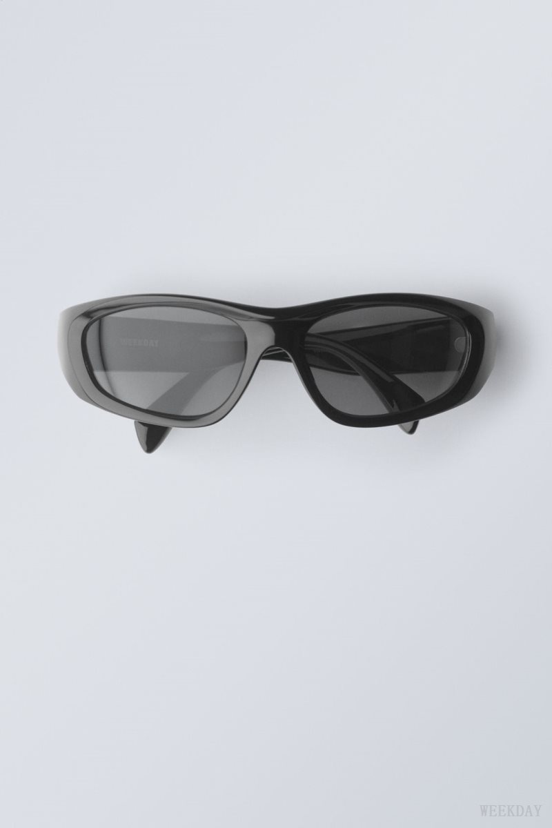 Weekday Trek Sunglasses Black | TBNK6144